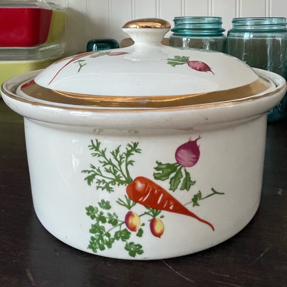 SOLD Vintage Hall China Vegetable Harvest Casserole Dish❤️🥕 - Picture 13 of 13